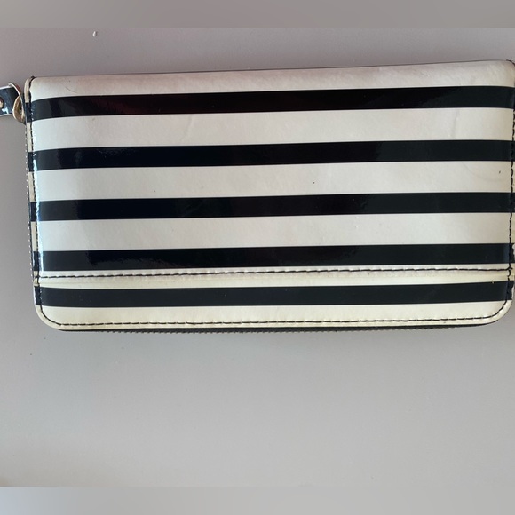 Kate Spade Patent Leila Large Continental Wallet - Picture 2 of 8